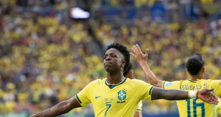 Vinicius Júnior iguala feito de Pelé e Zico ao chegar a cinco participações em gols na fase de grupos