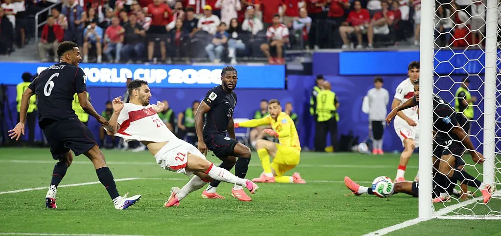 Turquia marca no fim e derrota os Estados Unidos na última rodada do Grupo D - Imagem do artigo original