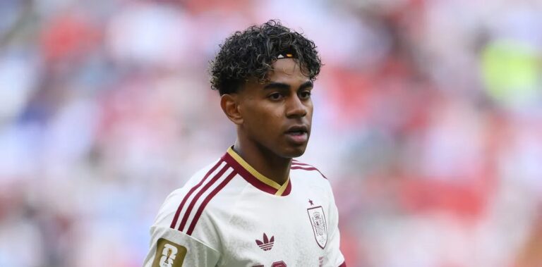 Espanha supera Uruguai, avança no Mundial e vê Lamine Yamal sem brilho