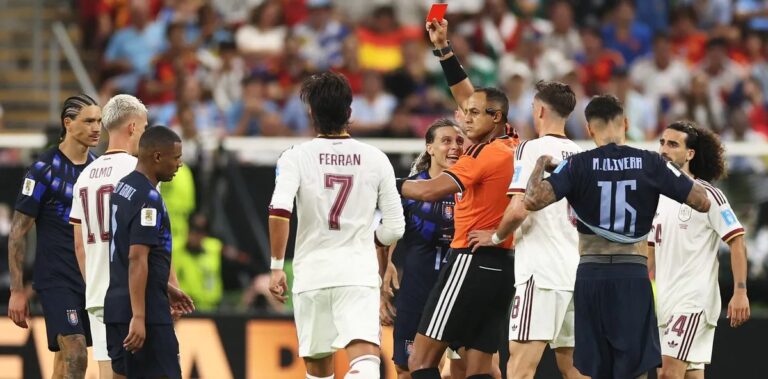 Imprensa uruguaia classifica como vexatória a saída da seleção da Copa do Mundo