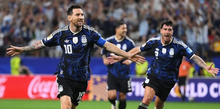 Messi sai do banco, marca de falta e quebra recorde na vitória da Argentina sobre a Jordânia