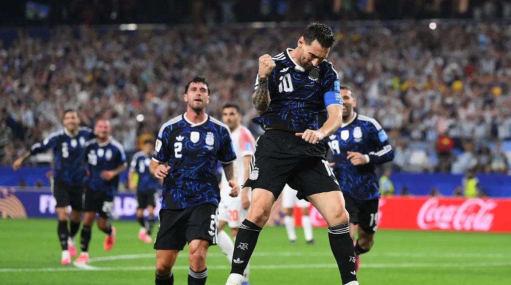Messi sai do banco, marca de falta e quebra recorde na vitória da Argentina sobre a Jordânia - Imagem do artigo original
