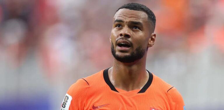 Koeman confirma presença de Gakpo contra Marrocos após luto familiar