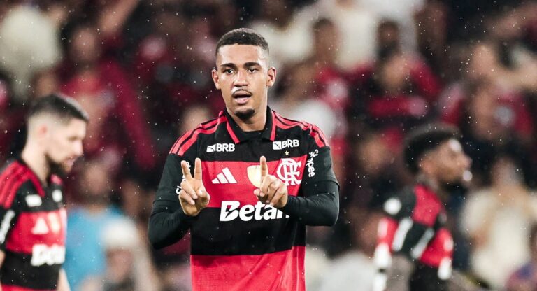 Samuel Lino comenta preparação do Flamengo em Portugal e valoriza período de descanso