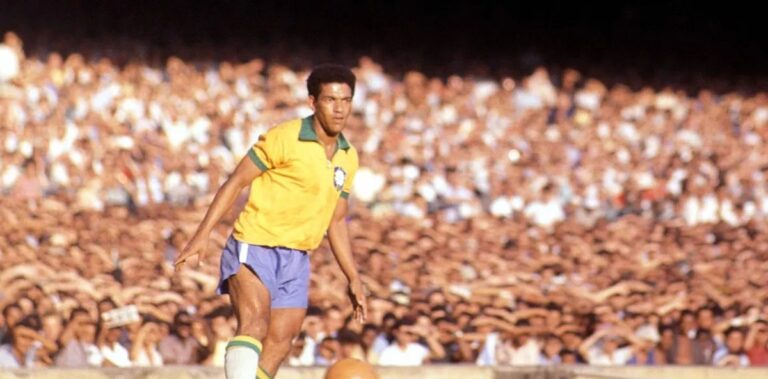 Garrincha cravou o nome na história ao liderar o Brasil nos Mundiais de 1958 e 1962