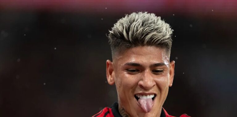 Flamengo dá prioridade à venda de Carrascal se acertar chegada de Thiago Almada