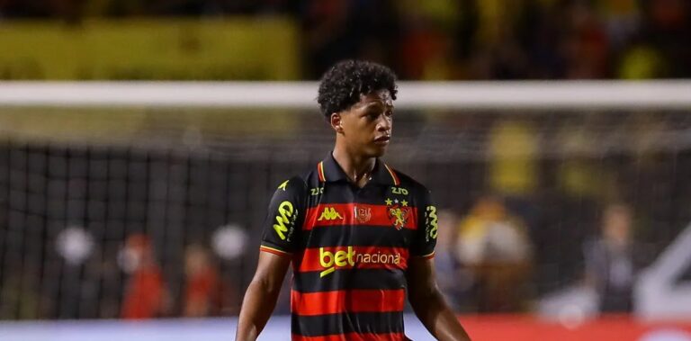 Cruzeiro avalia contratação de Zé Lucas e entra em disputa com Flamengo
