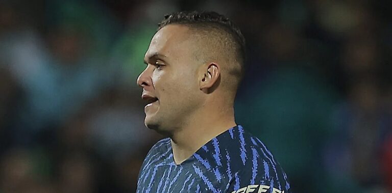 Atacante uruguaio Jonathan Rodríguez é oferecido ao Santos