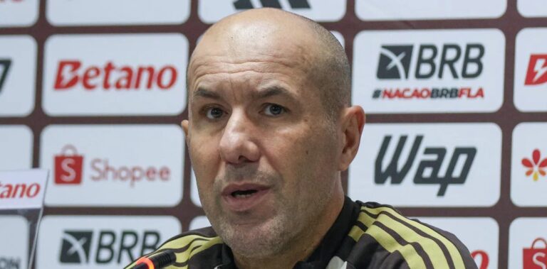 Leonardo Jardim alerta para lesões no Flamengo e pede reforços para a sequência da temporada