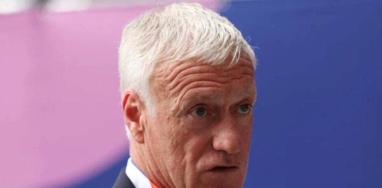 Deschamps assume culpa por primeiro tempo na derrota da França para a Inglaterra e se despede da seleção