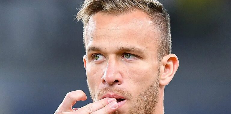 Atuação de Arthur Melo em amistoso da Juventus repercute negativamente entre gremistas