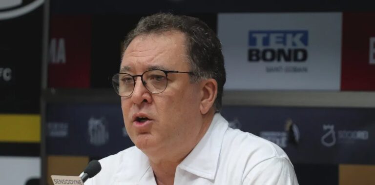 Reunião tensa expõe impasse entre diretoria do Santos e elenco por atrasos salariais