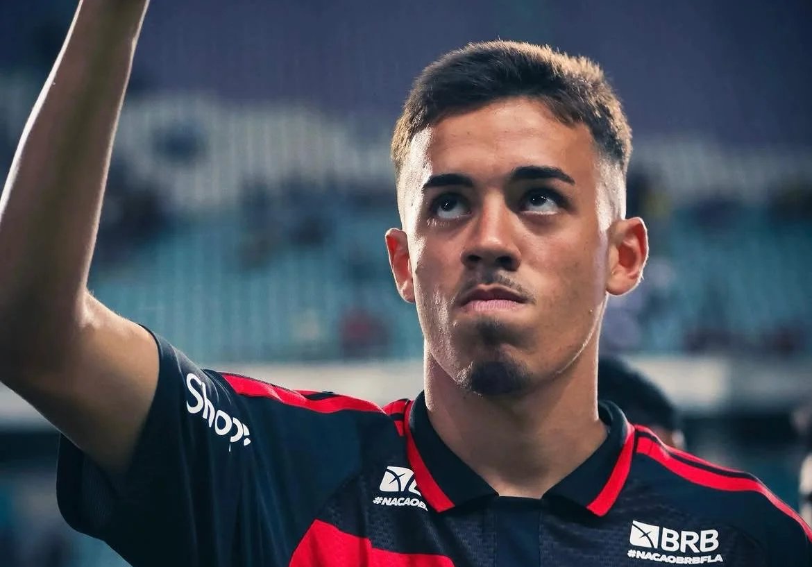 Flamengo negocia renovação e planeja dar espaço ao jovem Johnny Góes - Imagem do artigo