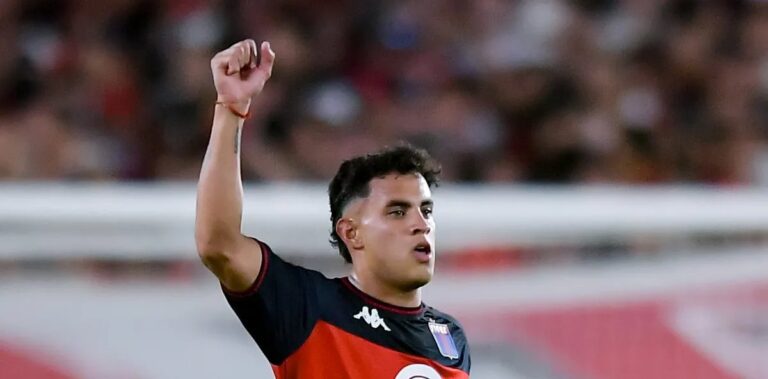Flamengo abre conversas para contratar o centroavante argentino David Romero