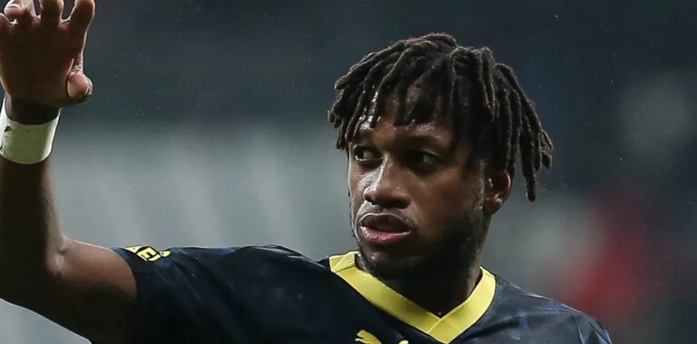 Técnico do Fenerbahçe barra investida do Atlético-MG por Fred