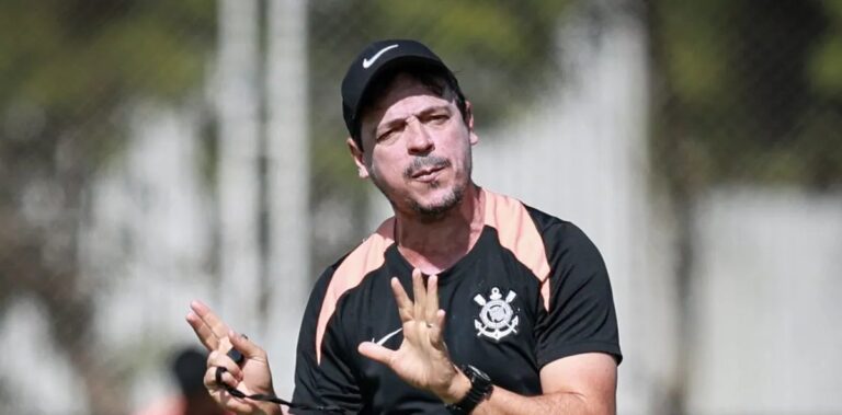 Diniz aproveita pausa para intensificar ajustes táticos e ofensivos no Corinthians