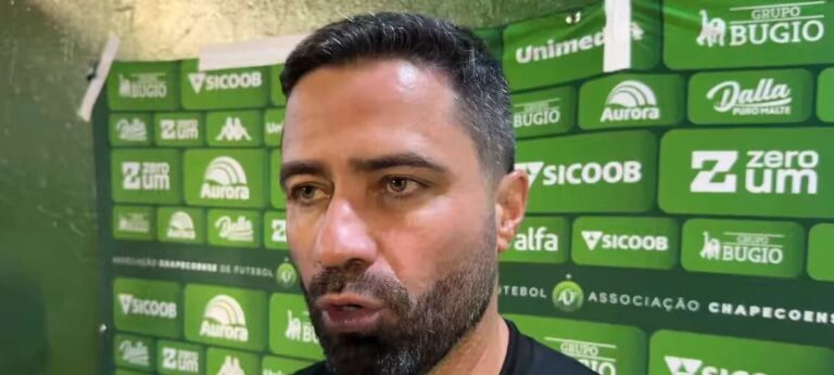 Flamengo visita a lanterna Chapecoense após técnico catarinense cobrar mudanças
