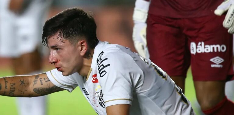 Santos reclama de pênalti não marcado em Barreal na estreia do playoff da Sul-Americana