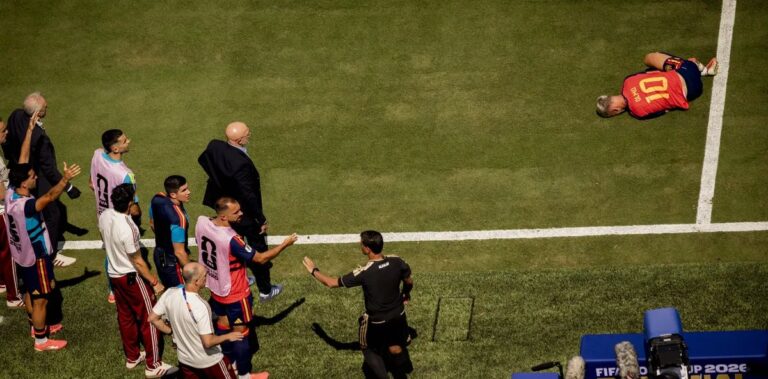 Ayala admite ter empurrado Dani Olmo na final da Copa e diz que quer pedir desculpas