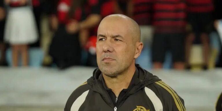 Leonardo Jardim evita discutir Thiago Almada e explica volta gradual de Arrascaeta ao Flamengo
