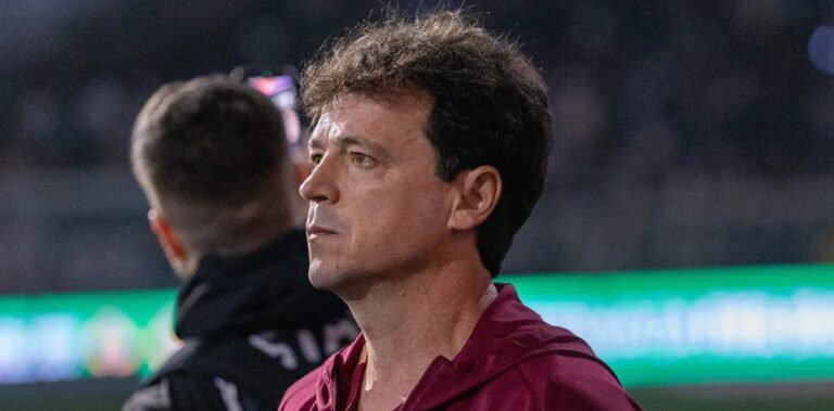 Diniz confirma que Corinthians venderá apenas um titular nesta janela de transferências