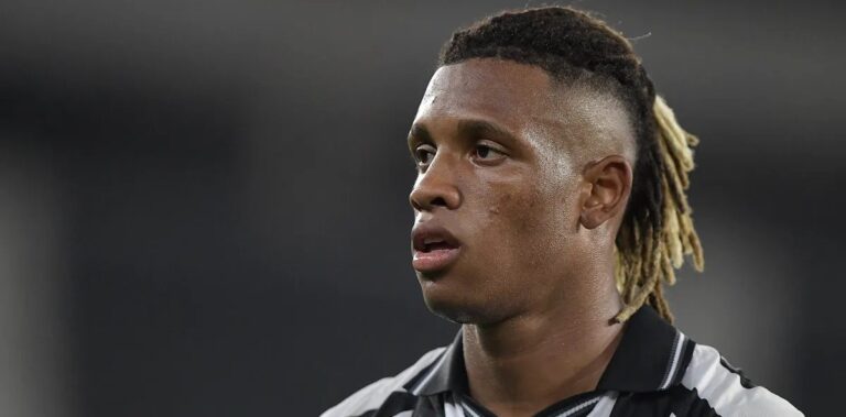 Danilo pede que Botafogo respeite recusa a possível ida ao Zenit após veto ao Palmeiras