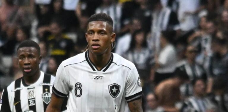 Danilo recusa proposta do Zenit e irrita diretoria do Botafogo após desabafo público