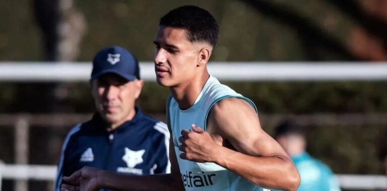 Cruzeiro negocia compra de Zé Lucas e oferece Murilo Rhikman e mais dois atletas ao Sport