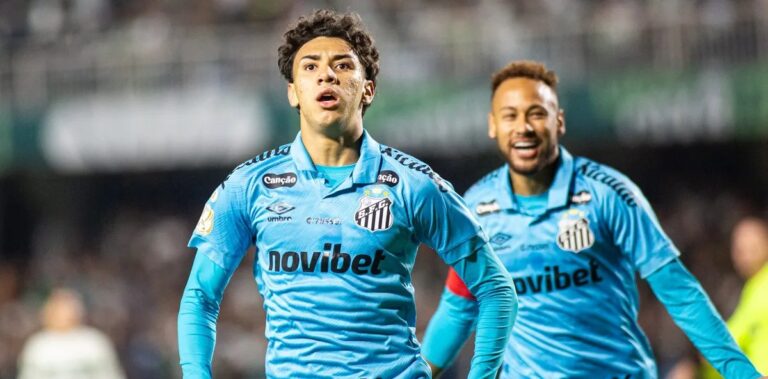 Gabriel Bontempo assume a histórica camisa 8 no Santos; Elano participa da entrega