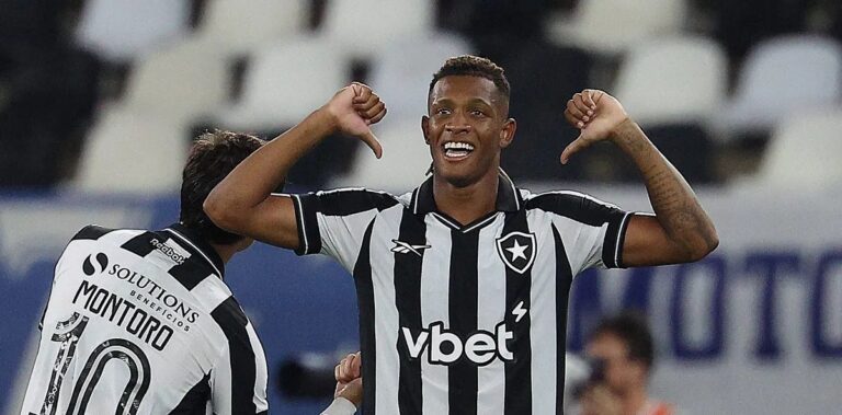 Palmeiras avalia lista de jogadores oferecidos após negociação frustrada por Danilo