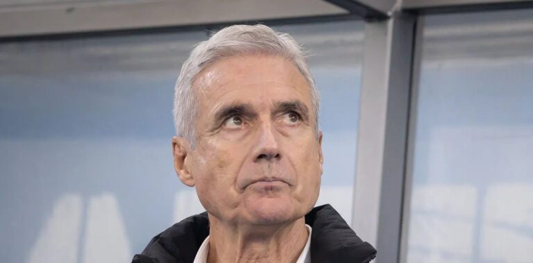 Luís Castro prepara alterações no Grêmio para duelo com o Fluminense; Carlos Vinícius volta ao time