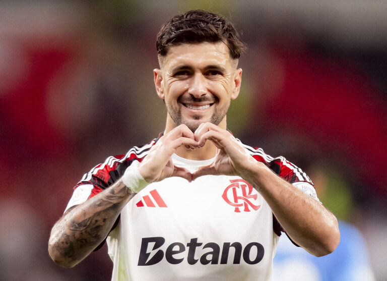 Deivid reflete sobre a evolução de Arrascaeta do Cruzeiro ao Flamengo
