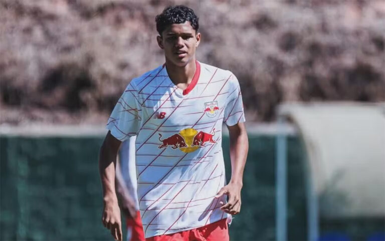 Flamengo finaliza transferência de Wallace Yan e traz Juliano Viana do Bragantino