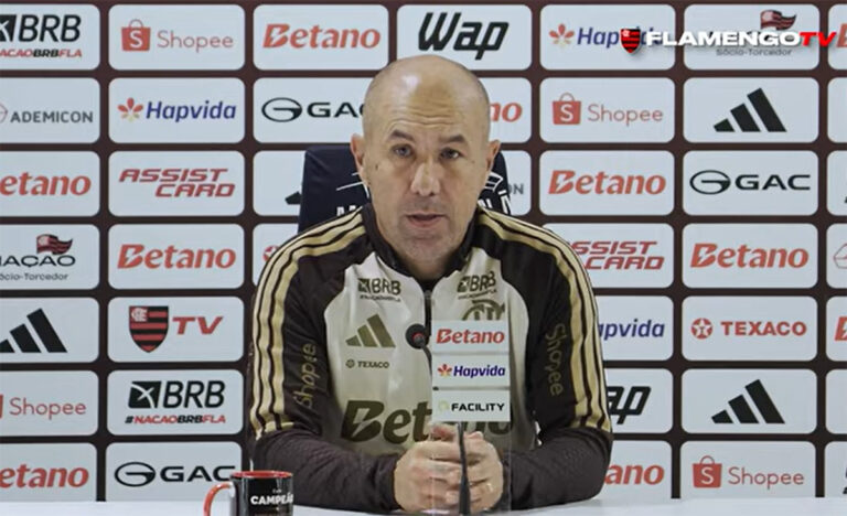 Leonardo Jardim comenta sobre mercado e análise da vitória contra o Botafogo