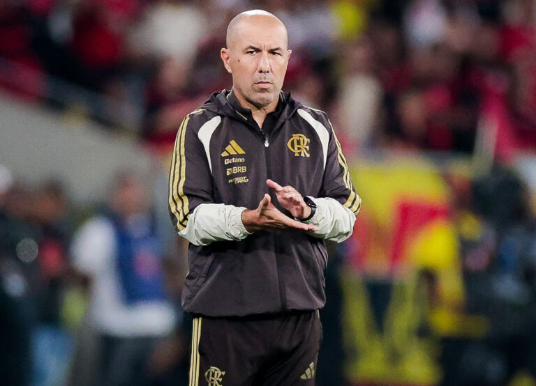 Leonardo Jardim comenta sobre estratégia do Flamengo e gestão de jogadores