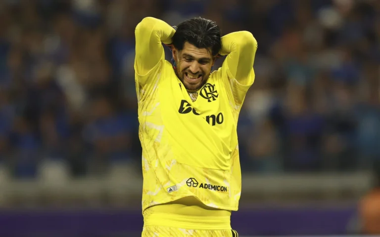 Rossi é tema de debate após gol sofrido pelo Flamengo contra o Cruzeiro