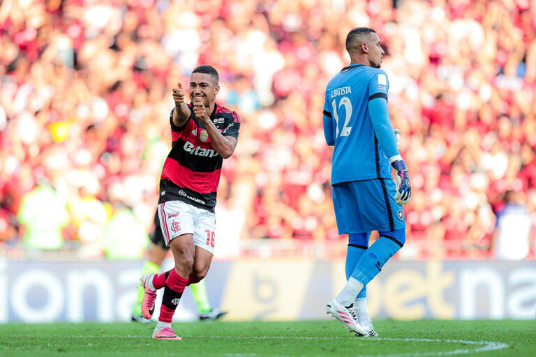 Samuel Lino brilha e garante vitória do Flamengo sobre o Botafogo