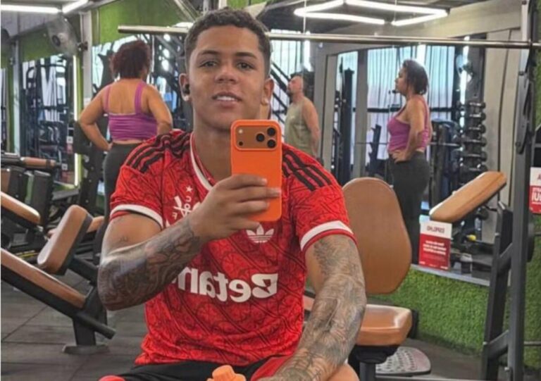 Atleta do Cruzeiro se desculpa após polêmica com uniforme do Flamengo