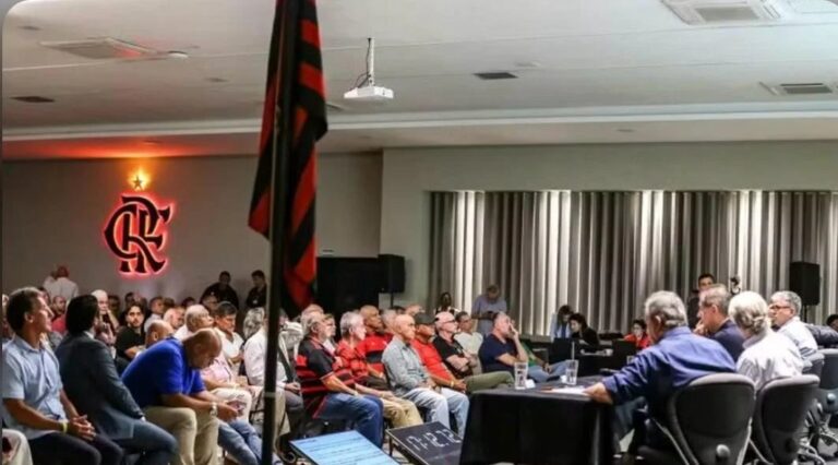 Conselheiros do Flamengo cobram diretoria após déficit de R$ 33,8 milhões
