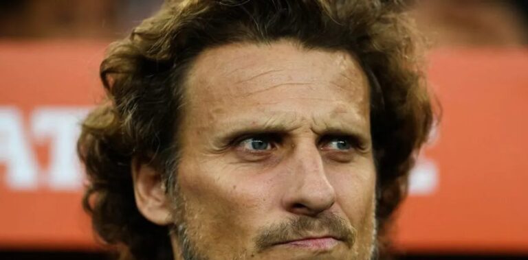 Diego Forlán é anunciado como novo técnico da seleção uruguaia