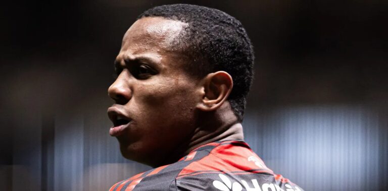 Flamengo recusa nova investida do RB Bragantino pelo atacante Wallace Yan