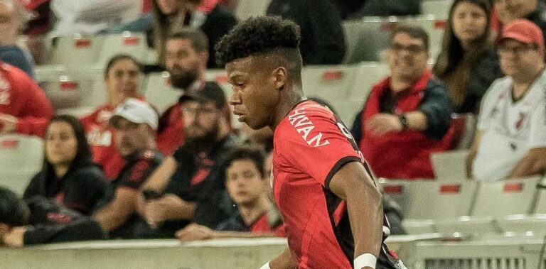 Vasco tem oferta inicial por John Mercado recusada pelo Sparta Praha