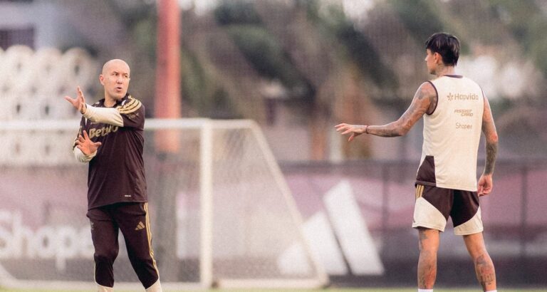 Flamengo faz último treino e define time para enfrentar o Vitória no Maracanã