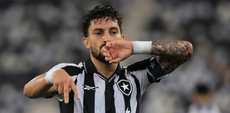 Renovação de Alex Telles reforça status de liderança no Botafogo