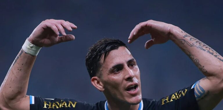 Grêmio vira sobre o São Paulo, vence por 2 a 1 e se afasta da zona de rebaixamento