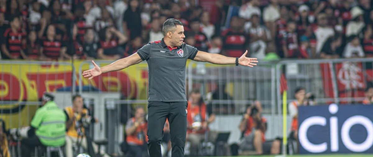 Vitória enfrenta o Flamengo com sete desfalques e defesa remendada - Imagem do artigo