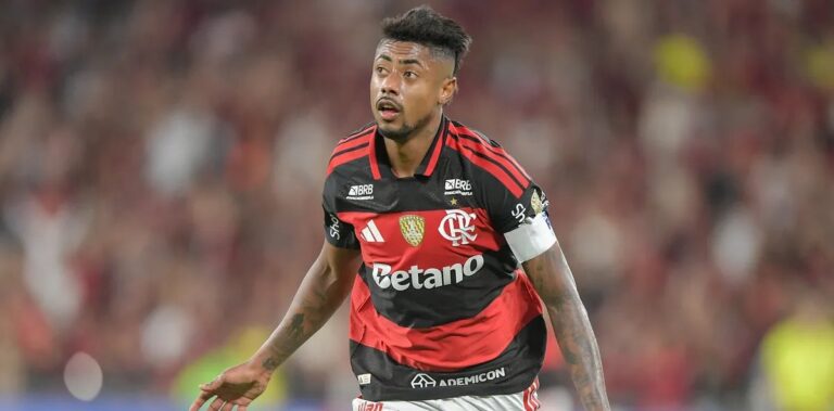 Flamengo faz 2 a 0 no Vitória no Maracanã e encurta distância para o Palmeiras