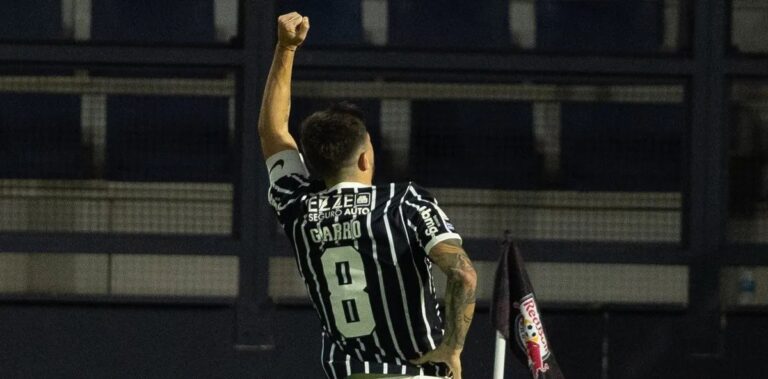 Comemoração de Rodrigo Garro remete a gesto histórico de Sócrates em triunfo do Corinthians