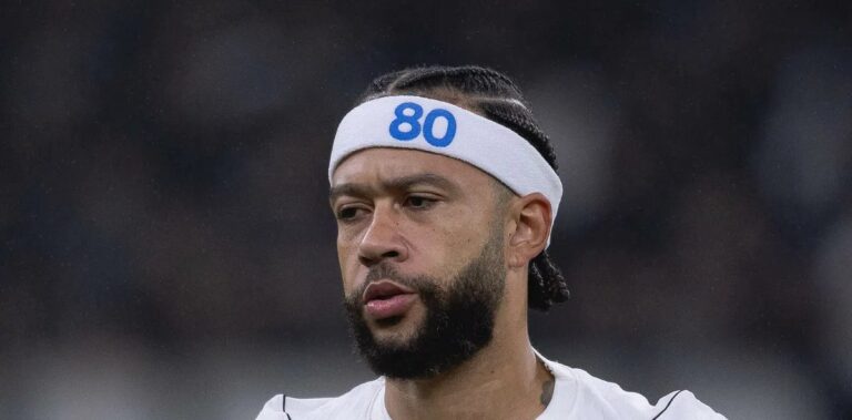 Corinthians só renovará com Depay após aval de empresas parceiras