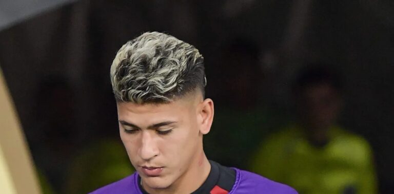 Flamengo adota cautela e esfria negociações por Alex Luna após permanência de Carrascal